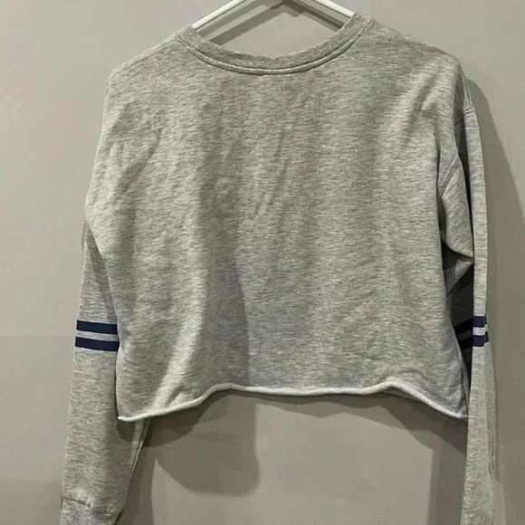 ❤️2/$30❤️[M]Disney  LILO Stitch Gray Crew Neck Cropped Sweatshirt - Picture 6 of 7